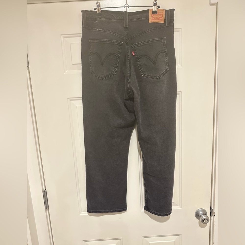Women’s Levi’s rib cage straight ankle jeans.